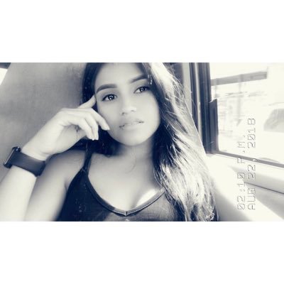 Profile Picture of Laura Castro (@laurac2411) on Twitter