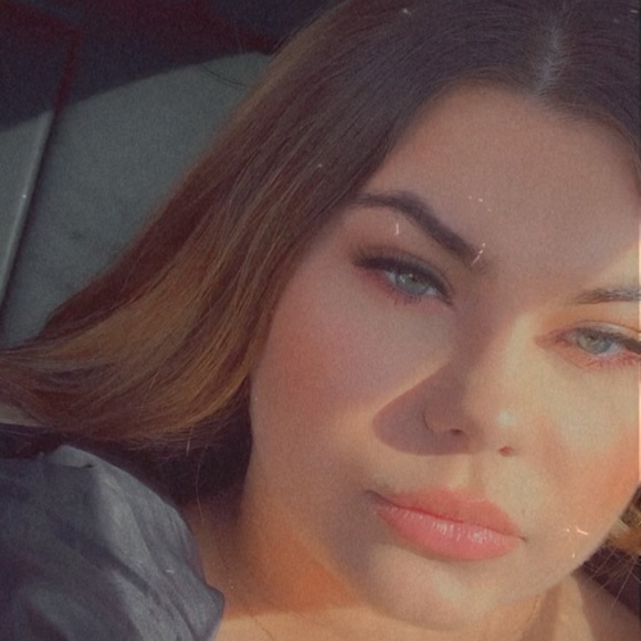 Profile Picture of Melike Erkula (@melikeerkula) on Poshmark