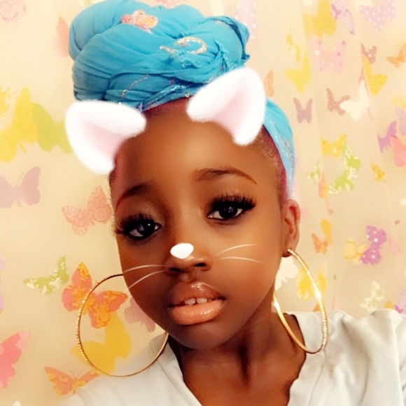 Profile Picture of Shae Allen (@fasiongirl363) on Poshmark