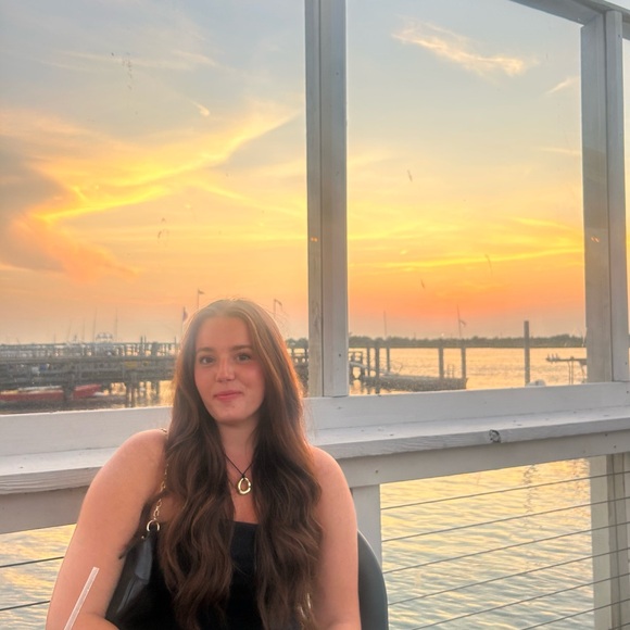 Profile Picture of Michaela Stanton (@michaelastan466) on Poshmark
