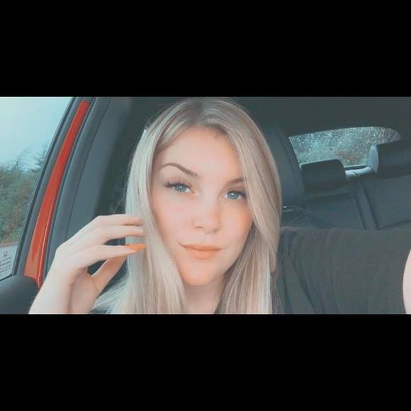 Profile Picture of Kayla Slaney (@kayla_slaney) on Poshmark