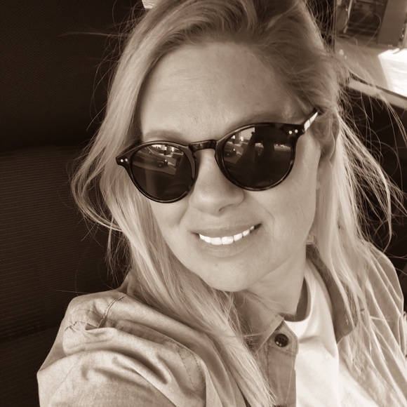 Profile Picture of Leora Boyles (@dmlbrm) on Poshmark