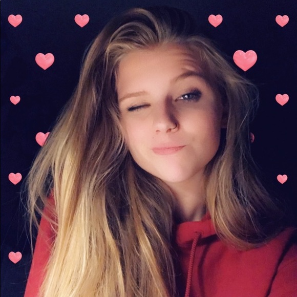 Profile Picture of Taylor Pouncey (@taylor_pouncey) on Poshmark