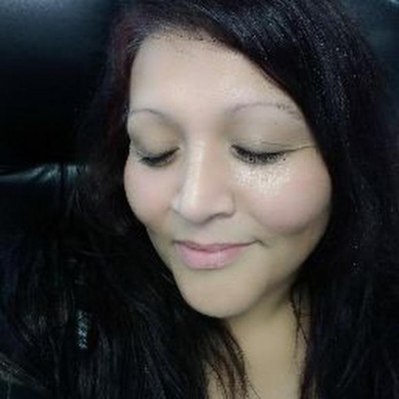 Profile Picture of Lori Vigil (@lorvig72) on Poshmark