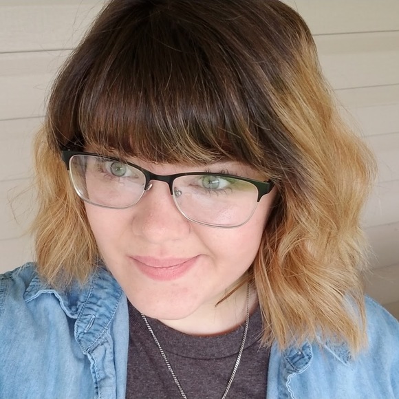 Profile Picture of Carly Frank (@carlyfrank59) on Poshmark