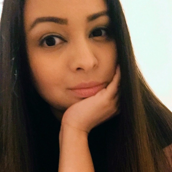 Profile Picture of Michaela Fernandes (@micamicz87) on Poshmark