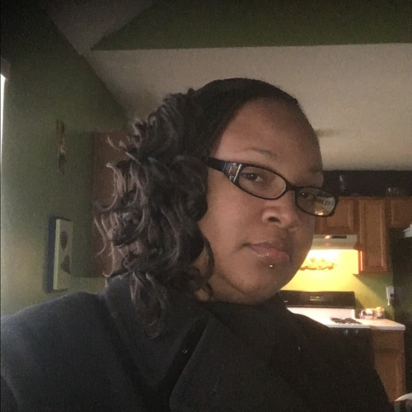 Profile Picture of Shawn H (@cade4hart) on Poshmark