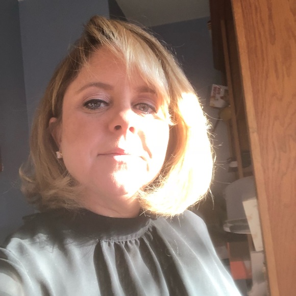 Profile Picture of Heidi Spillane (@heidispillane) on Poshmark