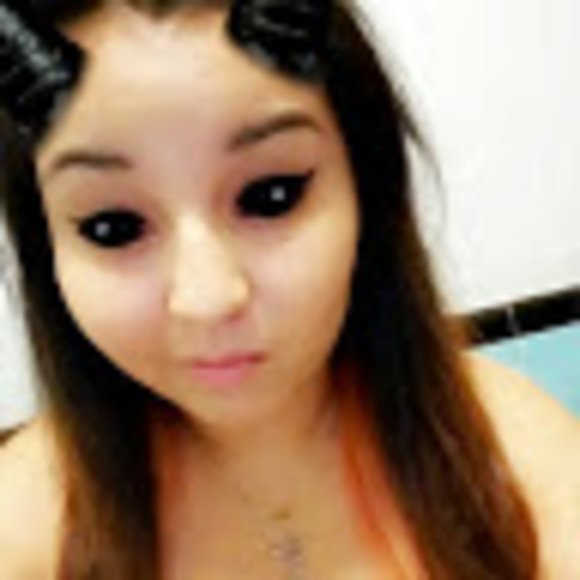 Profile Picture of Christa Anzures (@christaanzures) on Poshmark