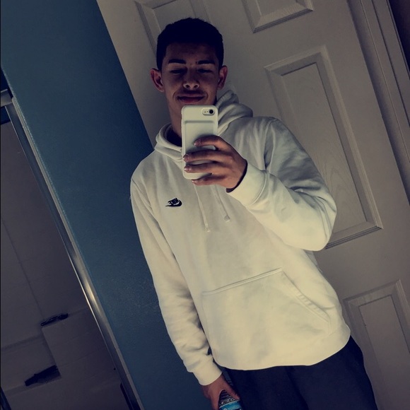 Profile Picture of Andrew Quinones (@akingq) on Poshmark