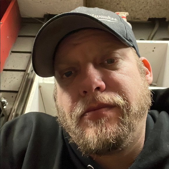 Profile Picture of Steven Bergeron (@stevenberger705) on Poshmark