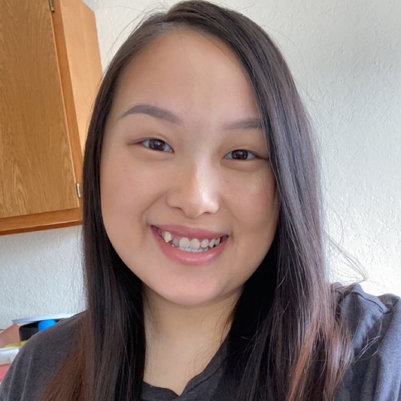 Profile Picture of Pasia Yang (@xopeachesxo) on Poshmark