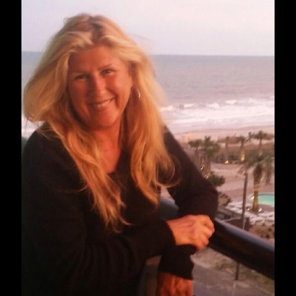 Profile Picture of Mary Blinstrubas (@mhewson6) on Poshmark