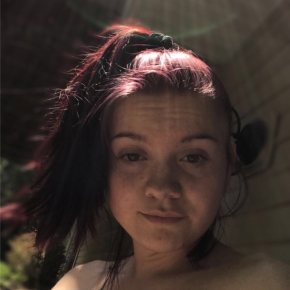 Profile Picture of Hailey Wildes (@haileywildes100) on Poshmark