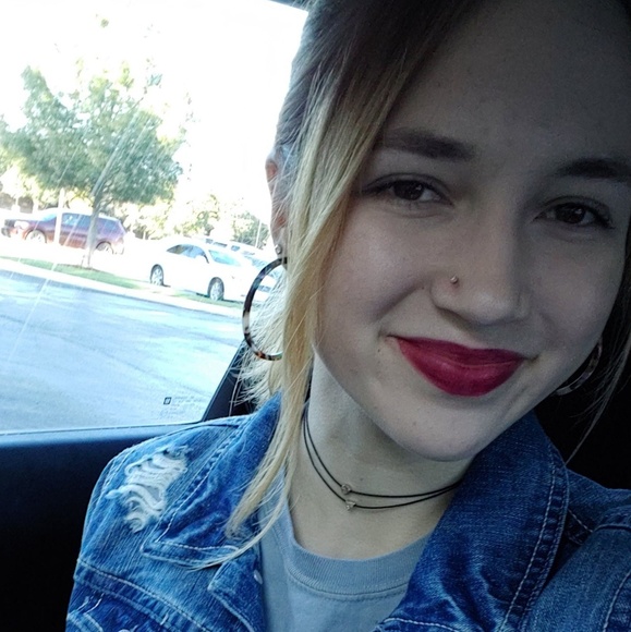 Profile Picture of Keziah Watters (@kzwatts) on Poshmark