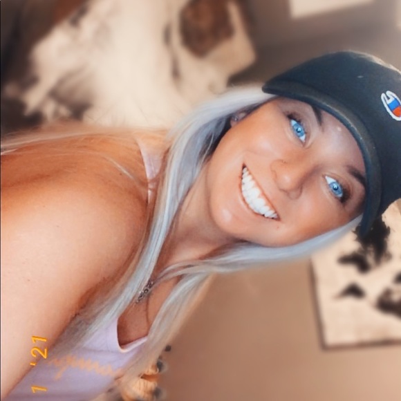 Profile Picture of Brittany Stocklin (@brittstocklin) on Poshmark