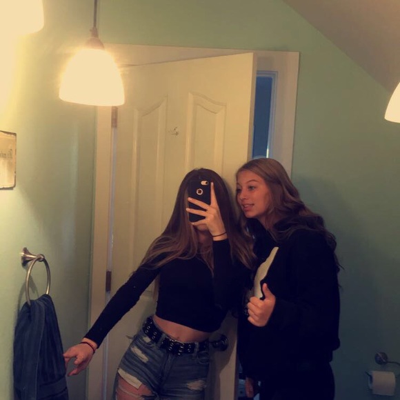 Profile Picture of Kylee Green (@kyleegreennnn) on Poshmark