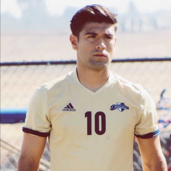 Profile Picture of David Esparza (@davidesparza10) on Poshmark