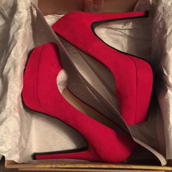 Profile Picture of Dawn Swink (@dmh0597) on Poshmark