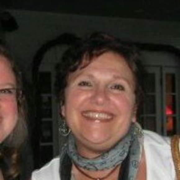 Profile Picture of Linda Catalano (@lin0591nh) on Poshmark