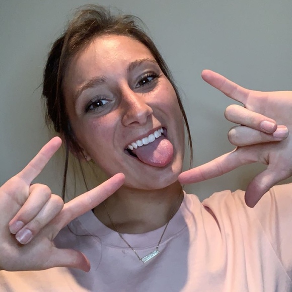 Profile Picture of Sierra Howardson (@showardson) on Poshmark