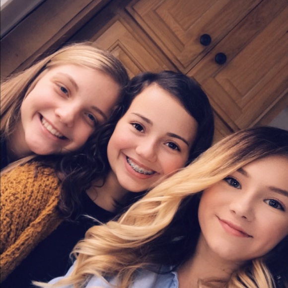 Profile Picture of Carlee Bean (@carleebean) on Poshmark