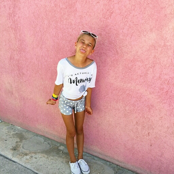 Profile Picture of Ava Martin (@supitsava_) on Poshmark