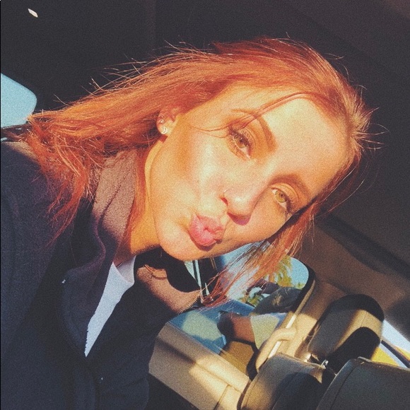 Profile Picture of Danielle Thiele (@dthiele1) on Poshmark