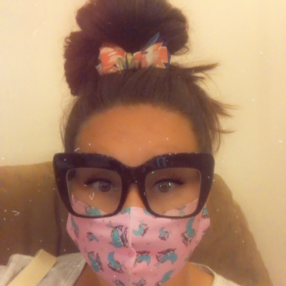 Profile Picture of Larissa Barnby (@lhahn0226) on Poshmark