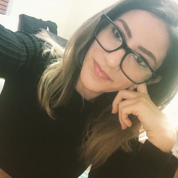 Profile Picture of Amanda Pastrana (@amanda_pastrana) on Poshmark