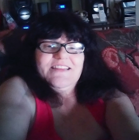 Profile Picture of Angie Geering (@ageering) on Poshmark