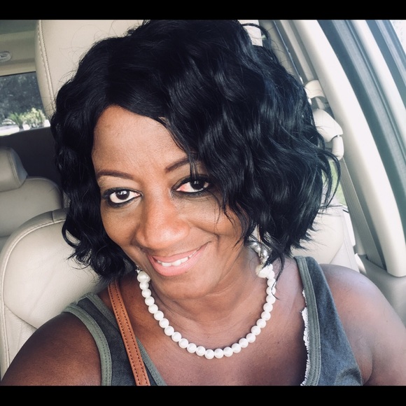 Profile Picture of Gail Hutchinson (@gailh_) on Poshmark