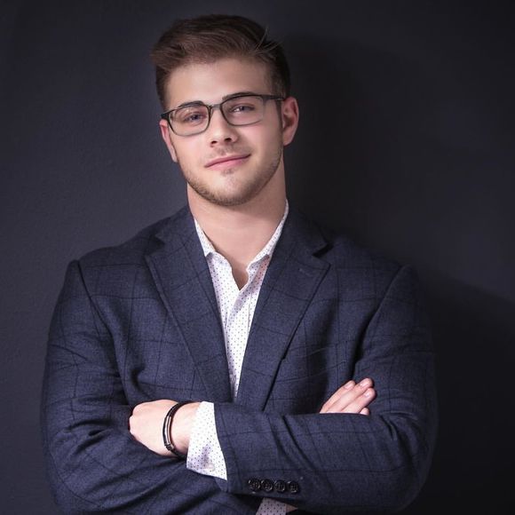 Profile Picture of Adam Kirsh (@adakir) on Poshmark