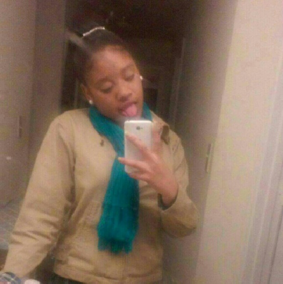 Profile Picture of Alicia Watler (@alicia0833) on Poshmark