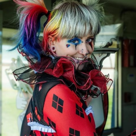 Profile Picture of Annie Bevirt (@anniebee1998) on Poshmark