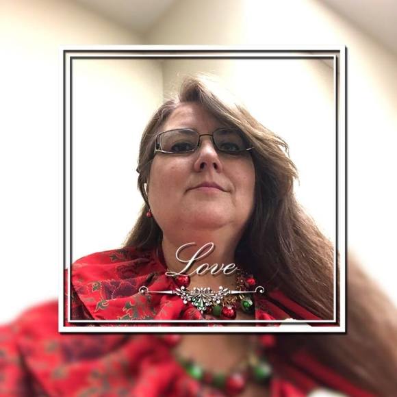 Profile Picture of Wendy Lowry ruby (@rwrj4) on Poshmark