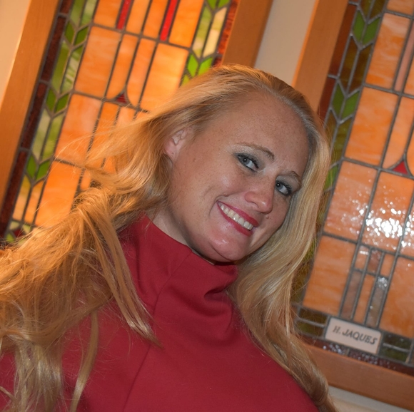 Profile Picture of Amber Schulte (@amber_liz2860) on Poshmark