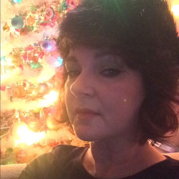 Profile Picture of Kimberly Heikkinen (@k_heikkinen) on Poshmark