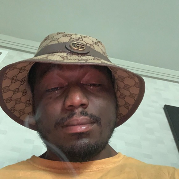 Profile Picture of Devron Armani (@devronarmani) on Poshmark