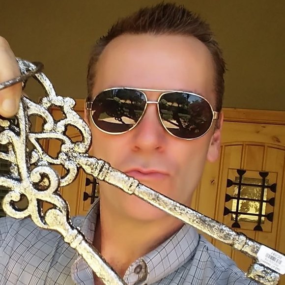 Profile Picture of James Mooney (@james_mooney) on Poshmark