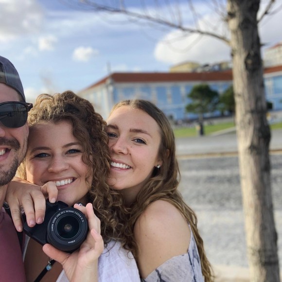 Profile Picture of Stephanie Thielemann (@stephthiel) on Poshmark