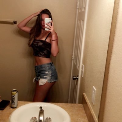 Profile Picture of Mackenzie Walker (@mackenzie123___) on Twitter
