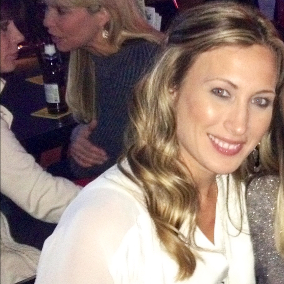 Profile Picture of Jamie Uphoff (@jjuphoff) on Poshmark