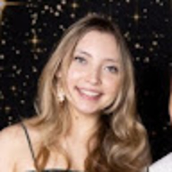 Profile Picture of Alora Cisneroz (@aec248) on Poshmark