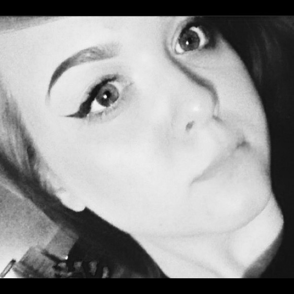 Profile Picture of Taylor Gorny (@taylorgorny) on Poshmark