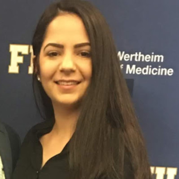 Profile Picture of Emily Quinn (@emilyjanequinn1) on Poshmark