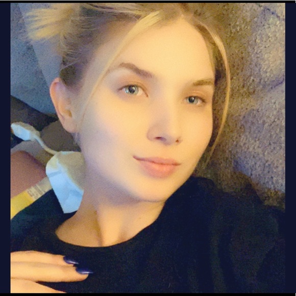 Profile Picture of Leah Hennessy (@leahhennessy) on Poshmark