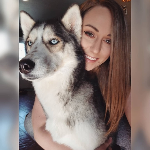 Profile Picture of Katie Binversie (@katiebin13) on Poshmark