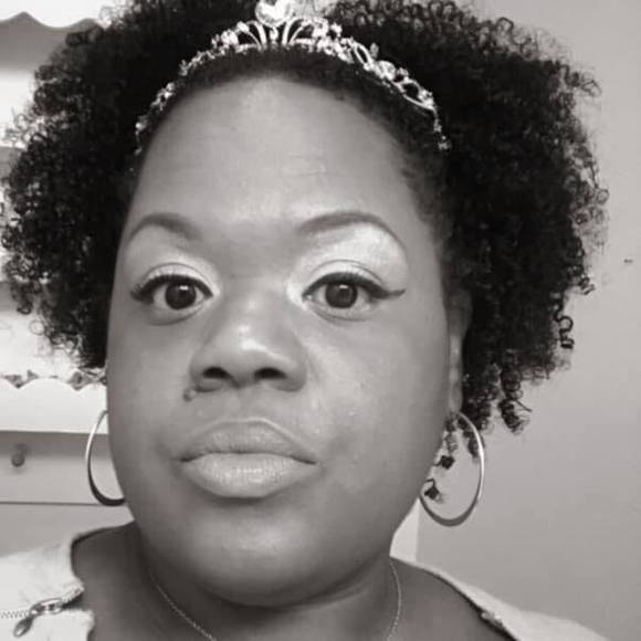 Profile Picture of Crystal Peaks (@shuga826) on Poshmark