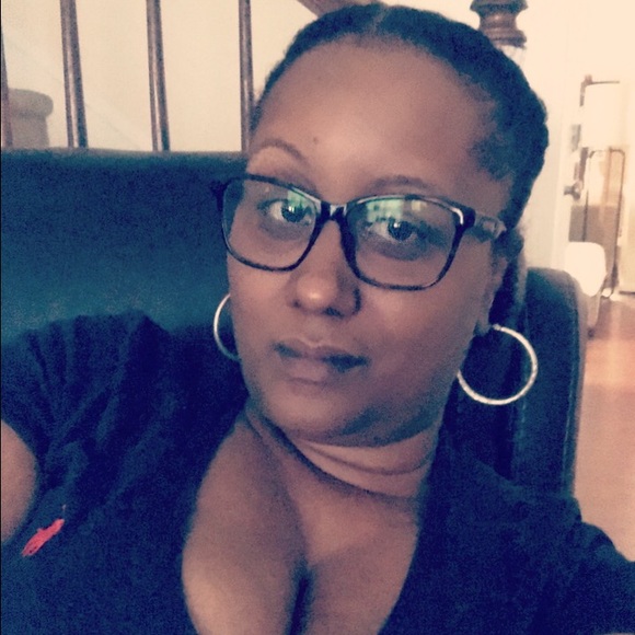 Profile Picture of Marcelle Barrows (@mscelle) on Poshmark